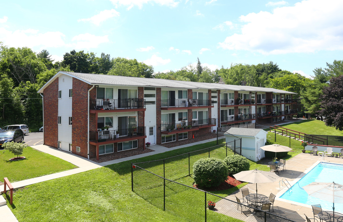 Windsor Court Apartments in New Paltz, NY - Building Photo