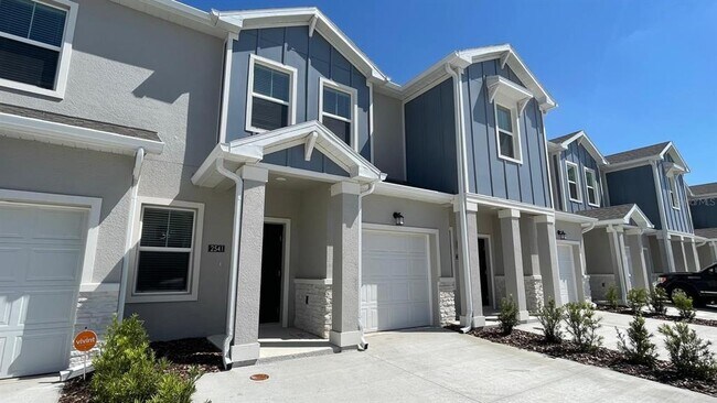 2541 Skyline Lp in Kissimmee, FL - Building Photo - Building Photo