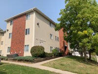 221 Sheldon Ave in Ames, IA - Foto de edificio - Building Photo