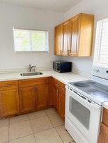 1950 SW 41st Ave, Unit 4 in Fort Lauderdale, FL - Building Photo
