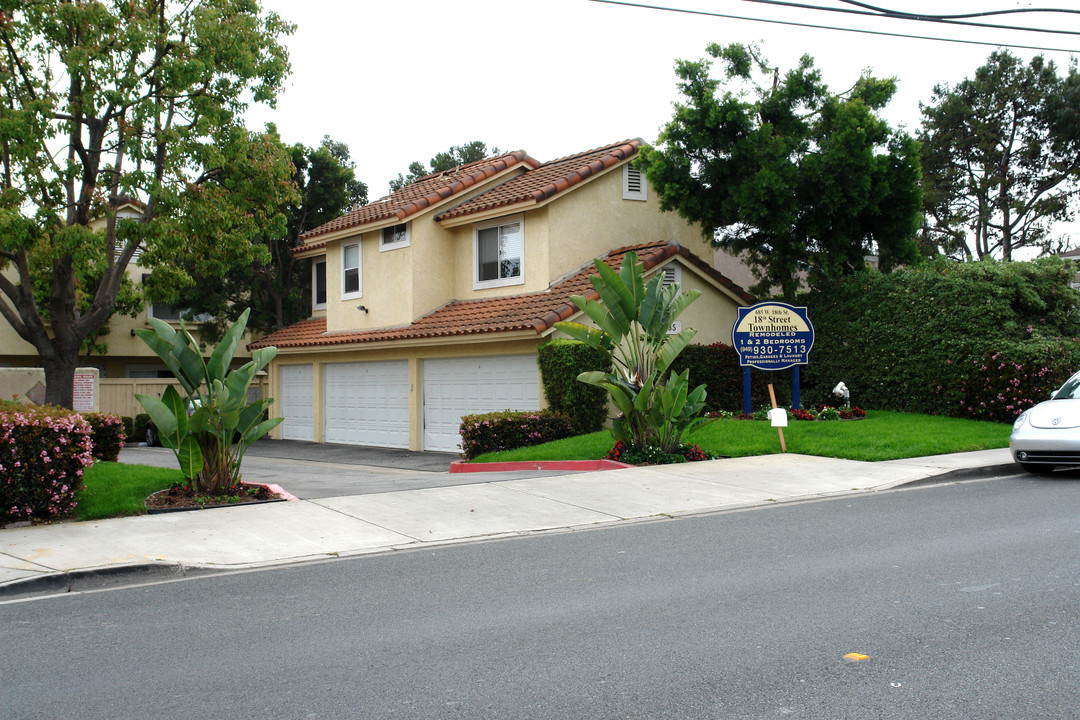 18th Street Condos in Costa Mesa, CA - Building Photo