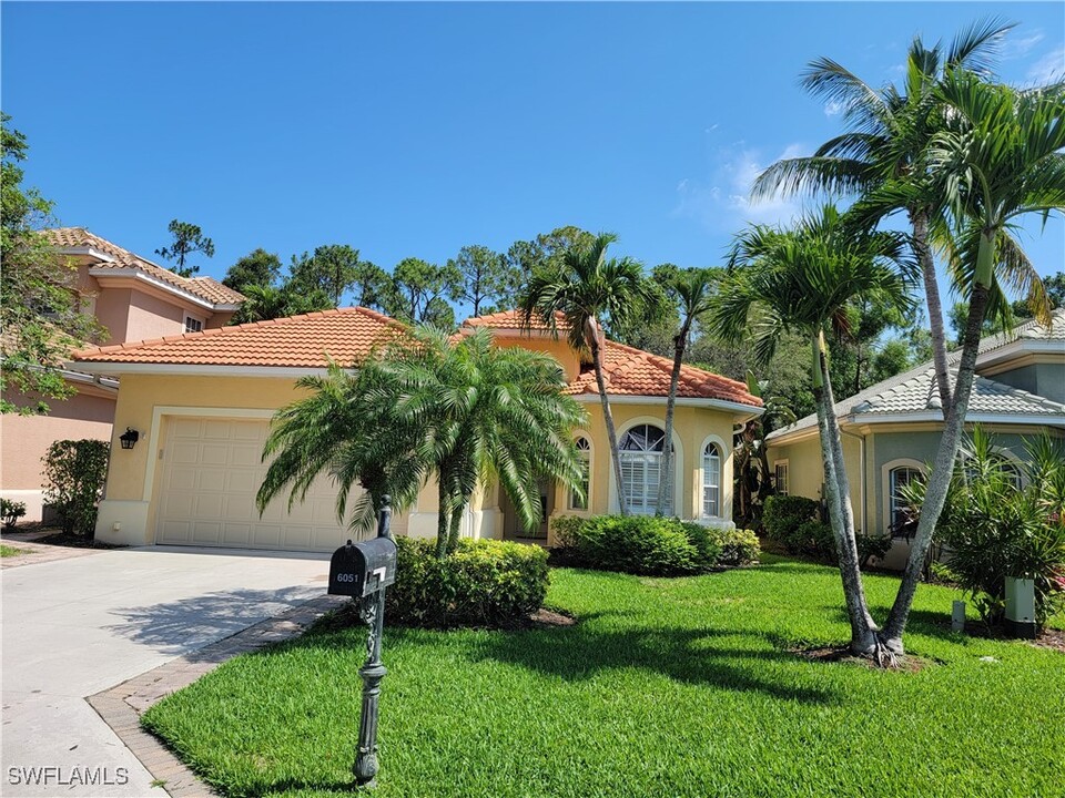 6051 Shallows Way in Naples, FL - Building Photo