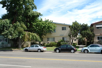 4922 Hazeltine Ave in Sherman Oaks, CA - Building Photo - Building Photo