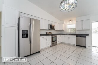 8617 Shumock Ave in North Port, FL - Foto de edificio - Building Photo