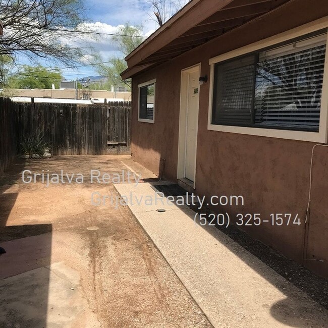 property at 2020 N Madelyn Ave