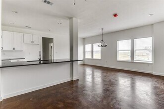 1020 Burnett Blvd in Alvarado, TX - Building Photo - Building Photo