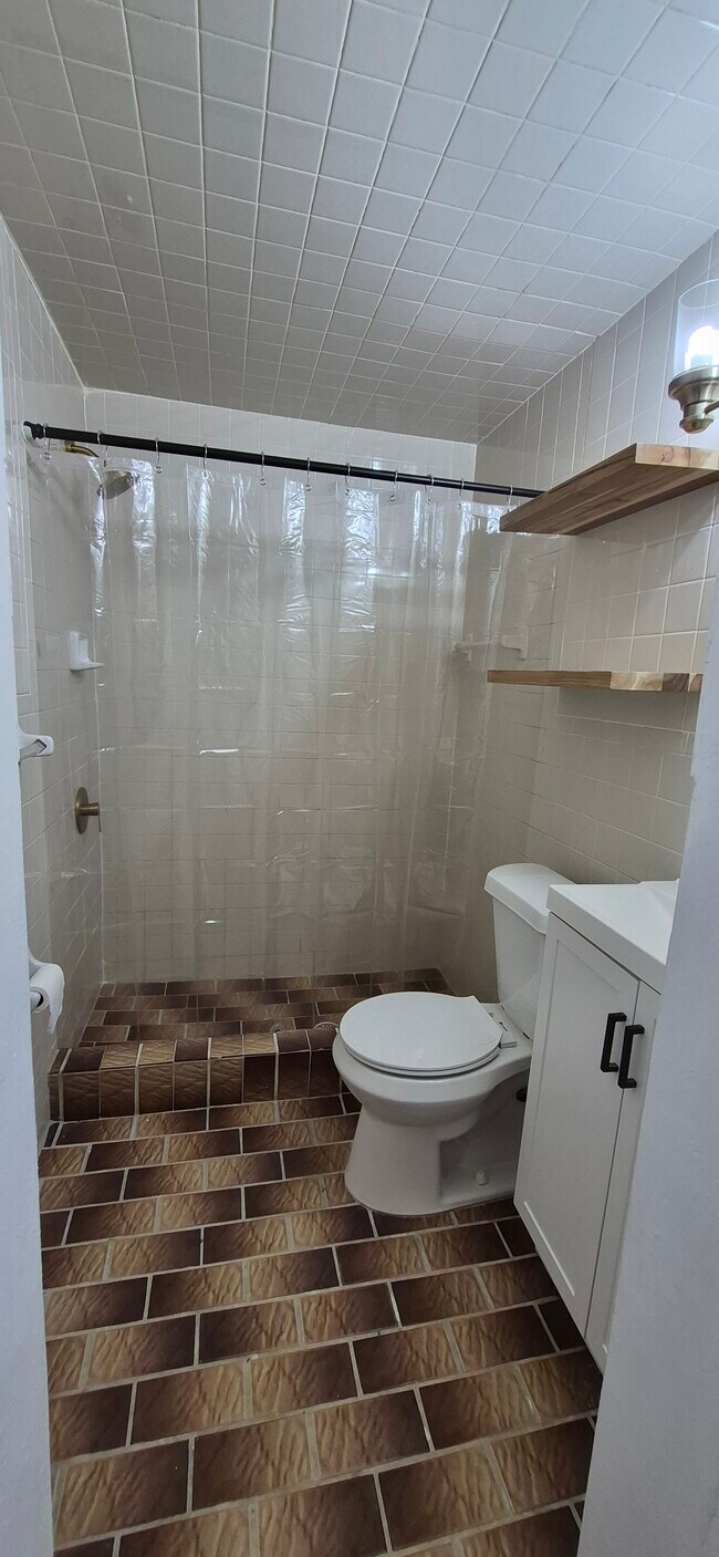 17152 NE 3rd Ct, Unit 1 in North Miami Beach, FL - Building Photo - Building Photo