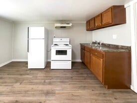 906 W Main St in Muncie, IN - Building Photo