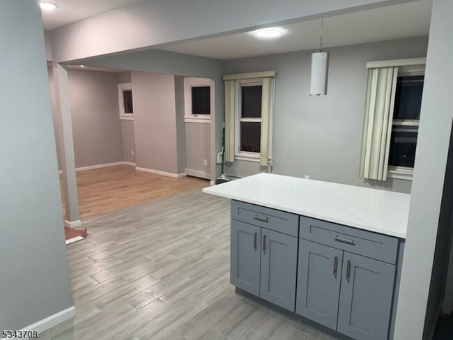 32 Hornblower Ave in Belleville, NJ - Building Photo - Building Photo