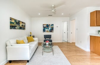 The Wilshire in Dallas, TX - Building Photo - Building Photo