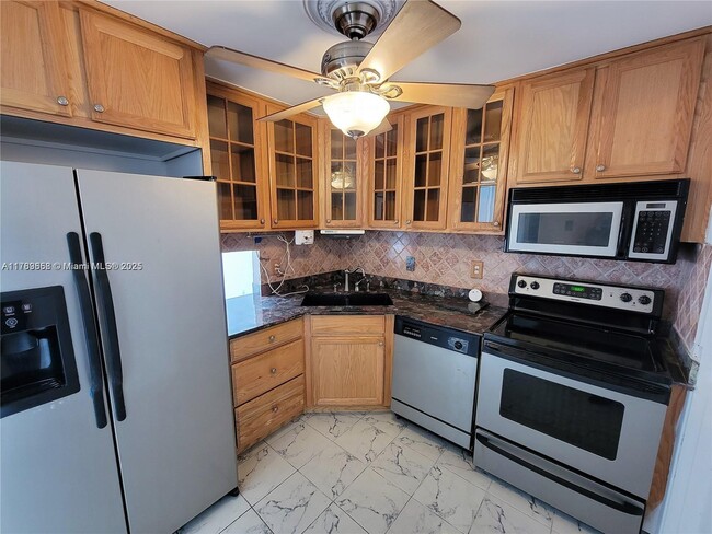 4200 NW 3rd Ct, Unit 324 in Plantation, FL - Foto de edificio - Building Photo