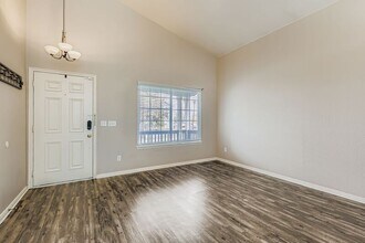 1395 S Akron Way in Denver, CO - Building Photo - Building Photo