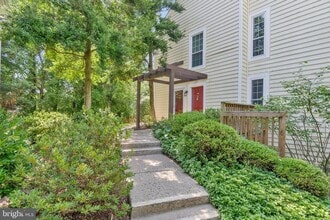 10070 Oakton Terrace Rd-Unit -BUILDING 8 in Oakton, VA - Building Photo - Building Photo