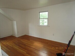 147 Vineyard Rd in Edison, NJ - Building Photo - Building Photo