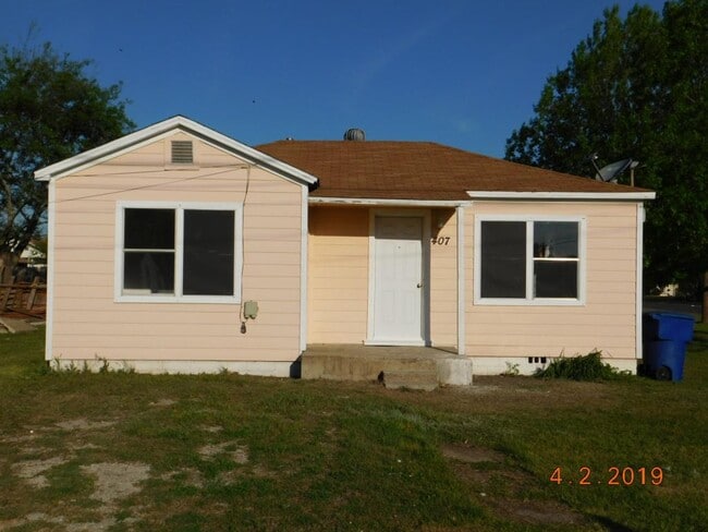 property at 407 N 2nd St