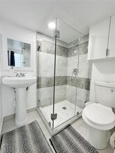 2400 NW 9th St in Miami, FL - Building Photo - Building Photo