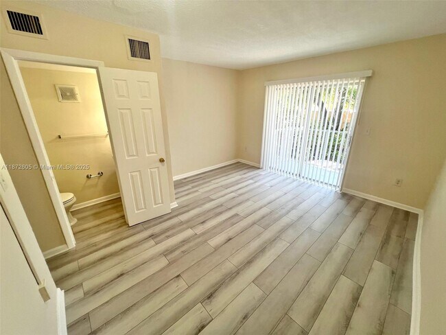 7626 NE 6th Ct in Miami, FL - Building Photo - Building Photo