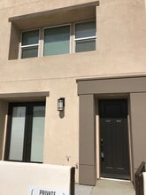 555 W Foothill Blvd in Glendora, CA - Building Photo - Building Photo