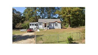200 Overbrook Dr in Lagrange, GA - Building Photo