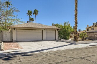 3276 Mountain Spring Rd in Las Vegas, NV - Building Photo - Building Photo