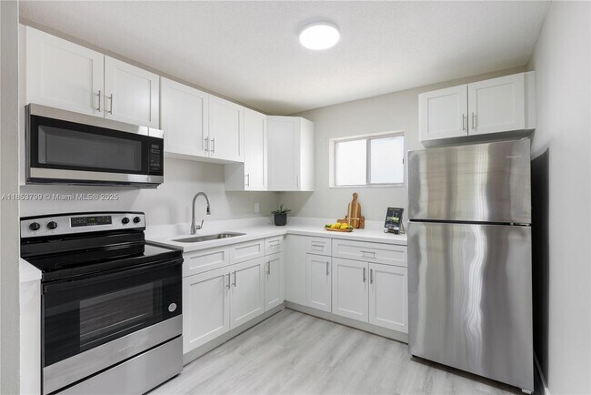 500 SE 22nd St in Fort Lauderdale, FL - Foto de edificio - Building Photo