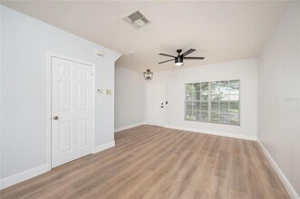 1150 Vineland Pl in Lake Mary, FL - Building Photo - Building Photo