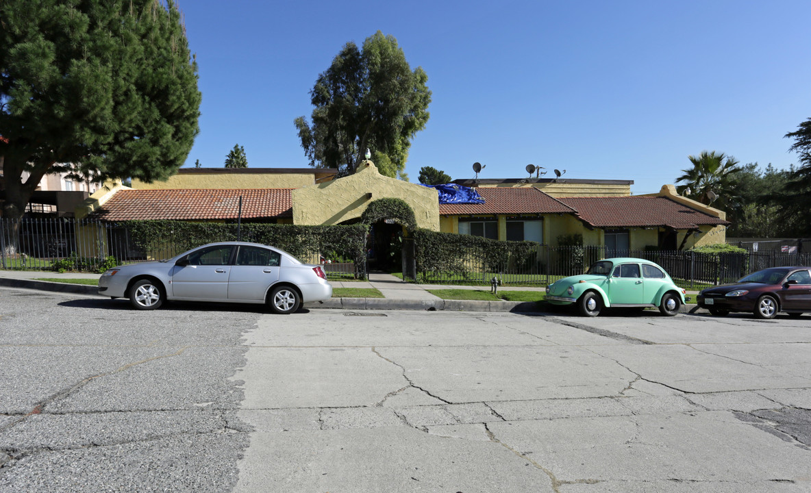 Las Brisas Apartments in San Bernardino, CA - Building Photo