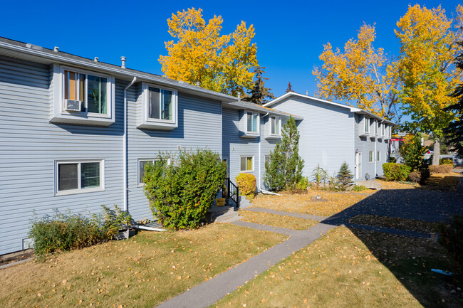 Gladstone Park in Calgary, AB - Building Photo - Building Photo