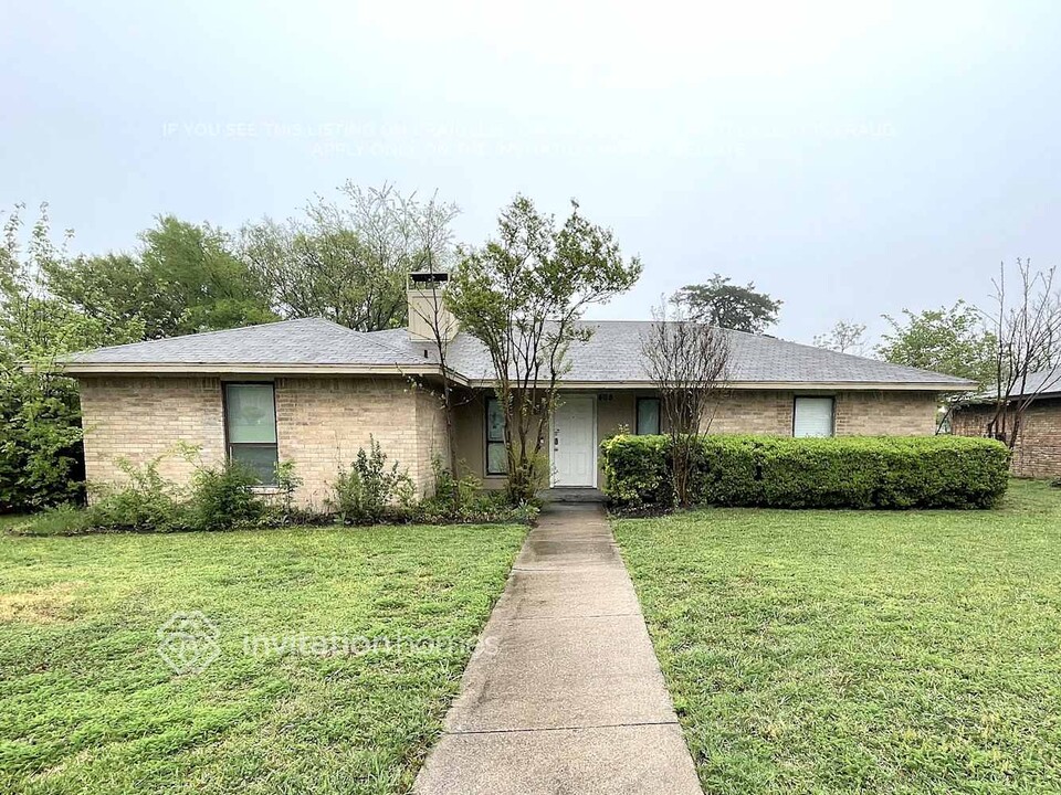405 Daniel Ln in Cedar Hill, TX - Building Photo