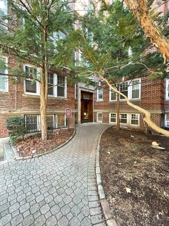 1697 Cambridge St, Unit 19 in Cambridge, MA - Foto de edificio - Building Photo