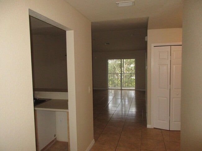 1328 SE 8th Ave, Unit 1328 SE 8th Ave #203 in Cape Coral, FL - Foto de edificio - Building Photo