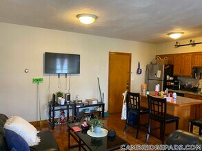 1124 Cambridge St, Unit 5 in Cambridge, MA - Building Photo - Building Photo