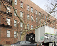 90-19 88th Ave in Jamaica, NY - Foto de edificio - Building Photo