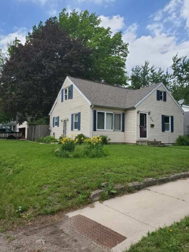 544 Magnolia Pkwy in Waterloo, IA - Building Photo - Building Photo
