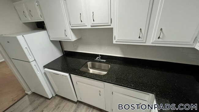799 Farm Rd in Marlborough, MA - Building Photo - Building Photo
