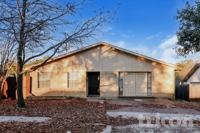 property at 4114 Hartford Dr