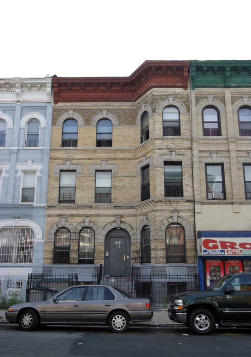 303 Throop Ave in Brooklyn, NY - Building Photo