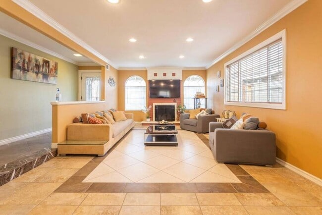 property at 2744 E Bennett Ave