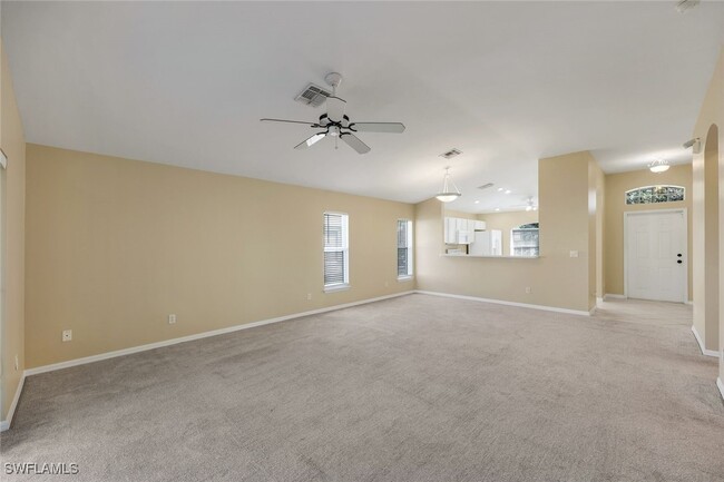 9261 Middle Oak Dr in Ft. Myers, FL - Foto de edificio - Building Photo