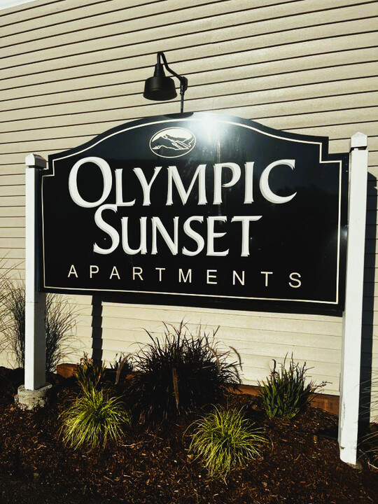 Olympic Sunset Apartments in Tacoma, WA - Building Photo