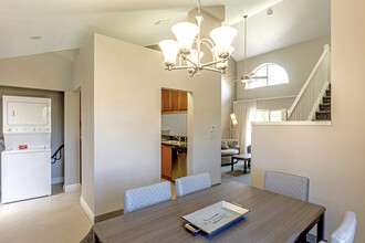 Boynton Beach Townhomes in Boynton Beach, FL - Building Photo - Interior Photo