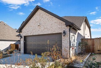 232 Barton Oak Trl in Andice, TX - Building Photo - Building Photo