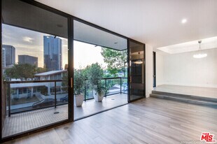 268 S Lasky Dr in Beverly Hills, CA - Building Photo