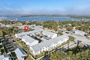 825 Anastasia Blvd in St. Augustine, FL - Building Photo