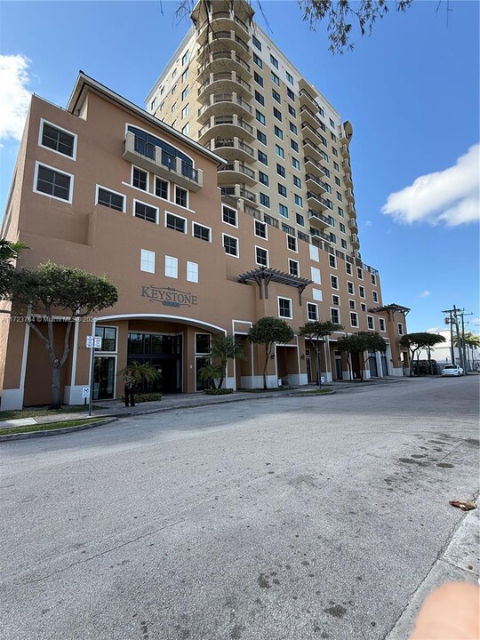 4242 NW 2nd St in Miami, FL - Building Photo