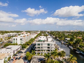 Aqualuna Las Olas in Fort Lauderdale, FL - Foto de edificio - Building Photo