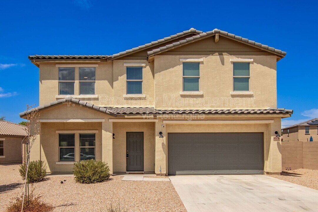 45174 W Sandhill Rd in Maricopa, AZ - Building Photo