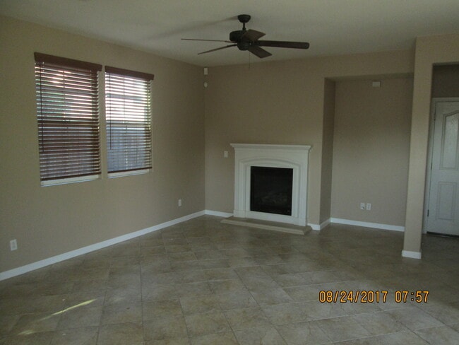 501 Candela Cir in Sacramento, CA - Building Photo - Building Photo