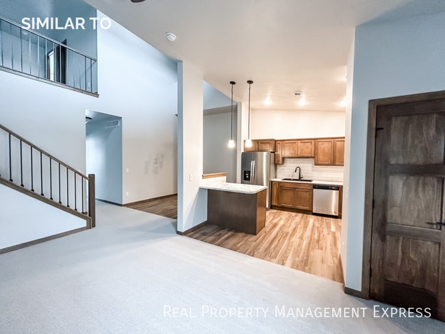 Stunning 3-Bedroom Townhome in Western Sio in Sioux Falls, SD - Building Photo - Building Photo