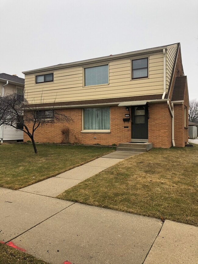 3943 S 51st St Rentals in Milwaukee, WI